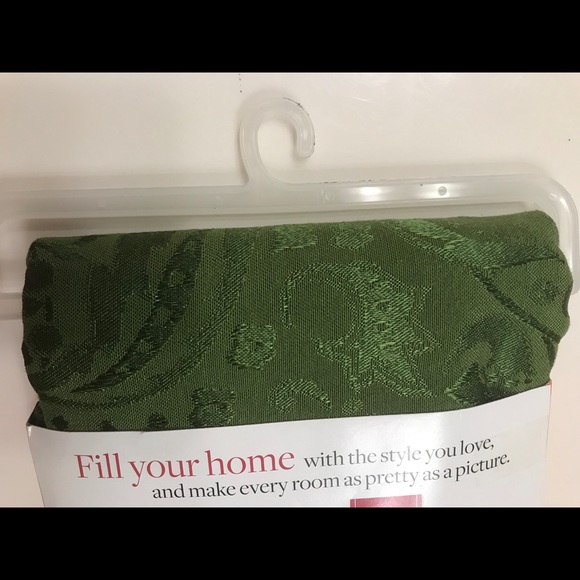 Better Homes Gardens Holiday 52”x70”Tablecloth - Picture 7 of 8